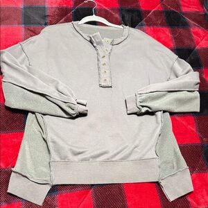 Source Unknown Gray/olive green Crewneck Henley Sweatshirt